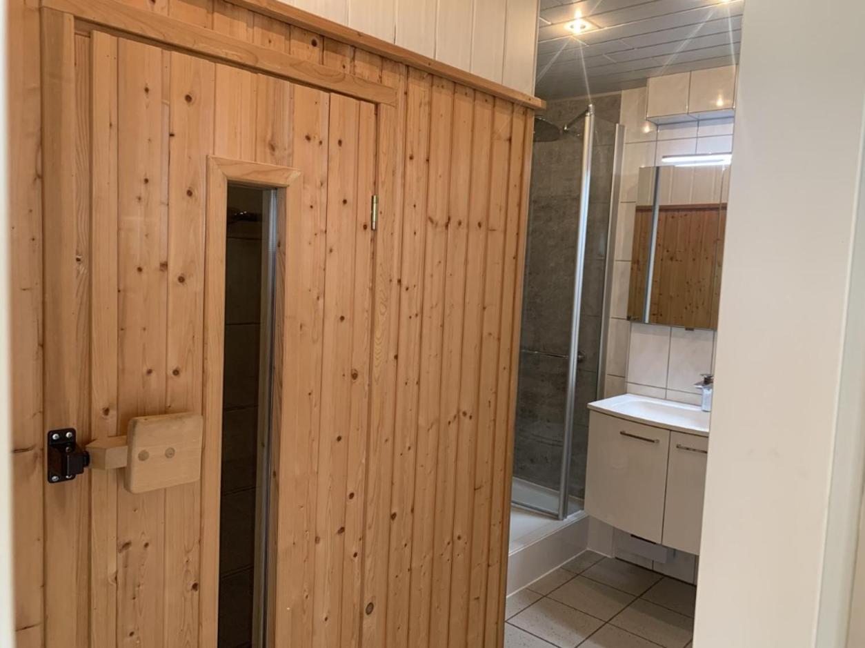 Im Herzen Von Wiesdorf- Blick Auf Das Bayer-Kreuz -Appartement Mit 2 Schlafzimmern-Fuer 3 Personen -Zentral Gelegen - Friedrich Ebert Platz 5A , 4Te Etage - Dachterrasse Und Sauna - Kaution Pflicht - Леверкузен Екстериор снимка