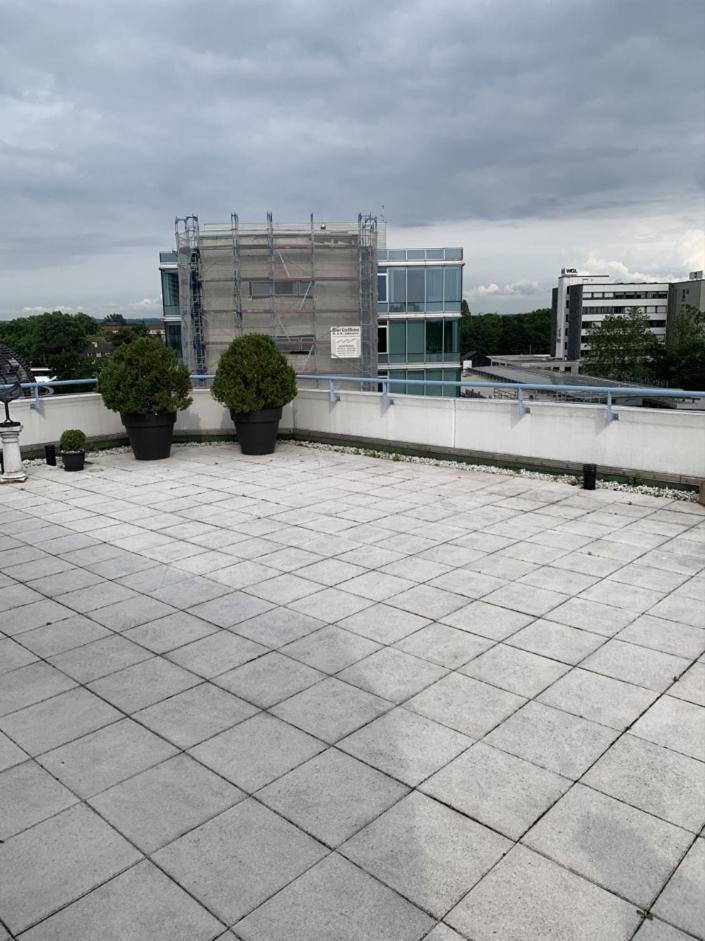 Im Herzen Von Wiesdorf- Blick Auf Das Bayer-Kreuz -Appartement Mit 2 Schlafzimmern-Fuer 3 Personen -Zentral Gelegen - Friedrich Ebert Platz 5A , 4Te Etage - Dachterrasse Und Sauna - Kaution Pflicht - Леверкузен Екстериор снимка
