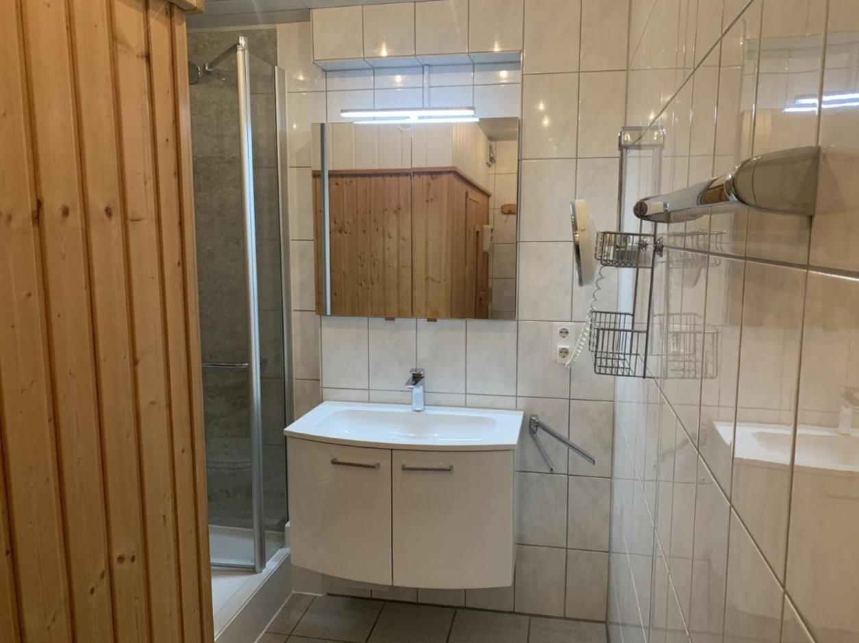 Im Herzen Von Wiesdorf- Blick Auf Das Bayer-Kreuz -Appartement Mit 2 Schlafzimmern-Fuer 3 Personen -Zentral Gelegen - Friedrich Ebert Platz 5A , 4Te Etage - Dachterrasse Und Sauna - Kaution Pflicht - Леверкузен Екстериор снимка