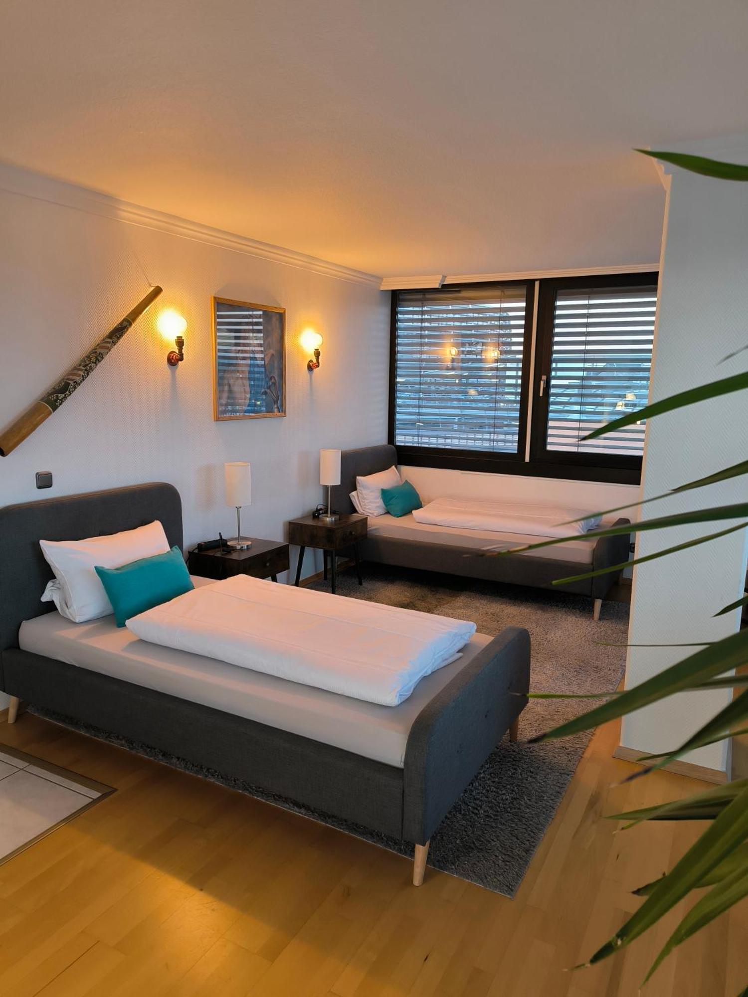 Im Herzen Von Wiesdorf- Blick Auf Das Bayer-Kreuz -Appartement Mit 2 Schlafzimmern-Fuer 3 Personen -Zentral Gelegen - Friedrich Ebert Platz 5A , 4Te Etage - Dachterrasse Und Sauna - Kaution Pflicht - Леверкузен Екстериор снимка