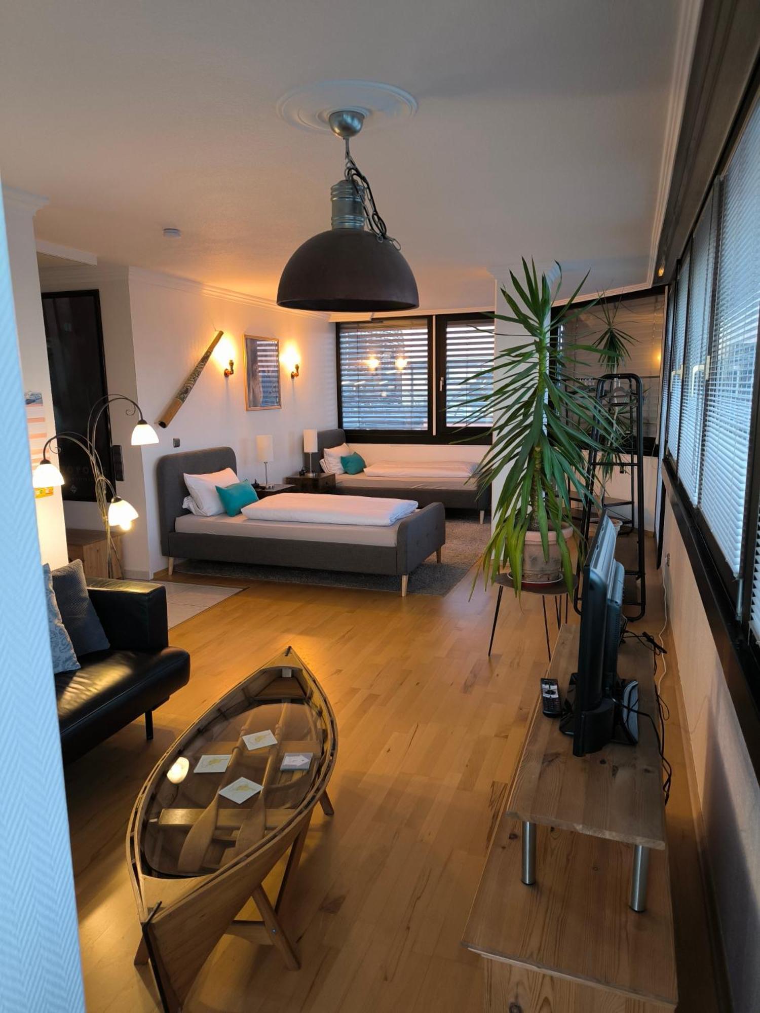 Im Herzen Von Wiesdorf- Blick Auf Das Bayer-Kreuz -Appartement Mit 2 Schlafzimmern-Fuer 3 Personen -Zentral Gelegen - Friedrich Ebert Platz 5A , 4Te Etage - Dachterrasse Und Sauna - Kaution Pflicht - Леверкузен Екстериор снимка