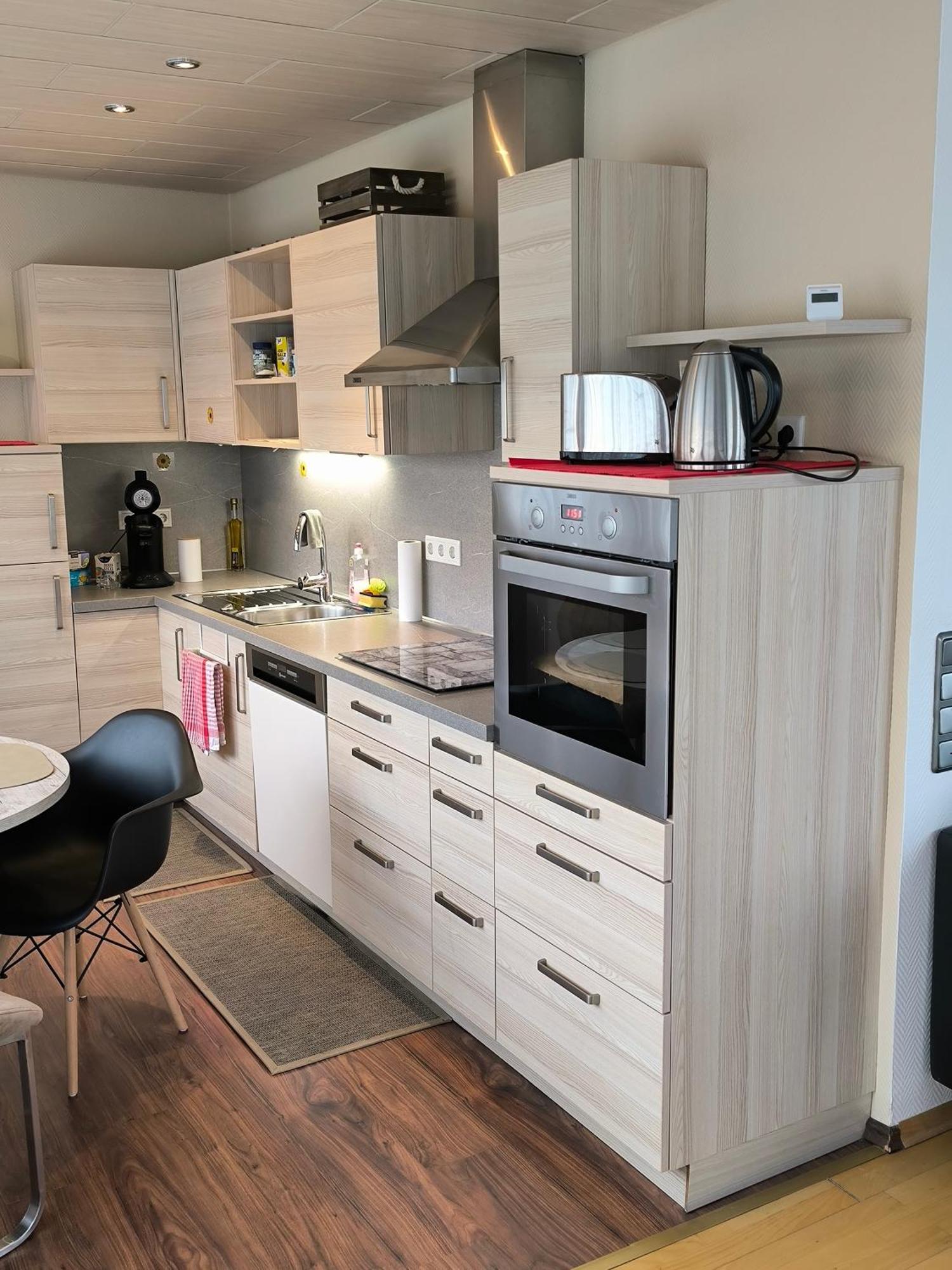 Im Herzen Von Wiesdorf- Blick Auf Das Bayer-Kreuz -Appartement Mit 2 Schlafzimmern-Fuer 3 Personen -Zentral Gelegen - Friedrich Ebert Platz 5A , 4Te Etage - Dachterrasse Und Sauna - Kaution Pflicht - Леверкузен Екстериор снимка